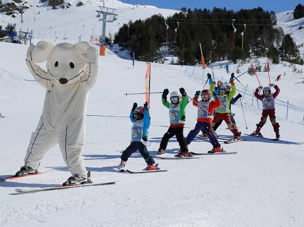 Grau Roig Ski Resort, Grandvalira, Andorra. Ski class for children