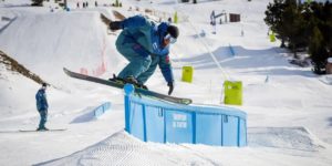 Snowboarder jumping at the Snowpark El Tarter - Coliflor Freestyle Grandvalira Andorra