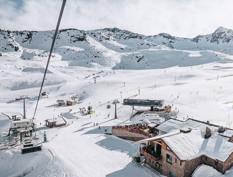 Ski lift of Ordino Arcalis ski resort - KOKONO rentals
