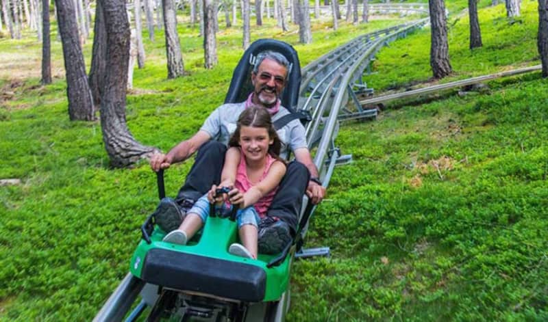 Two people enjoying attraction in Naturlandia - KOKONO rentals