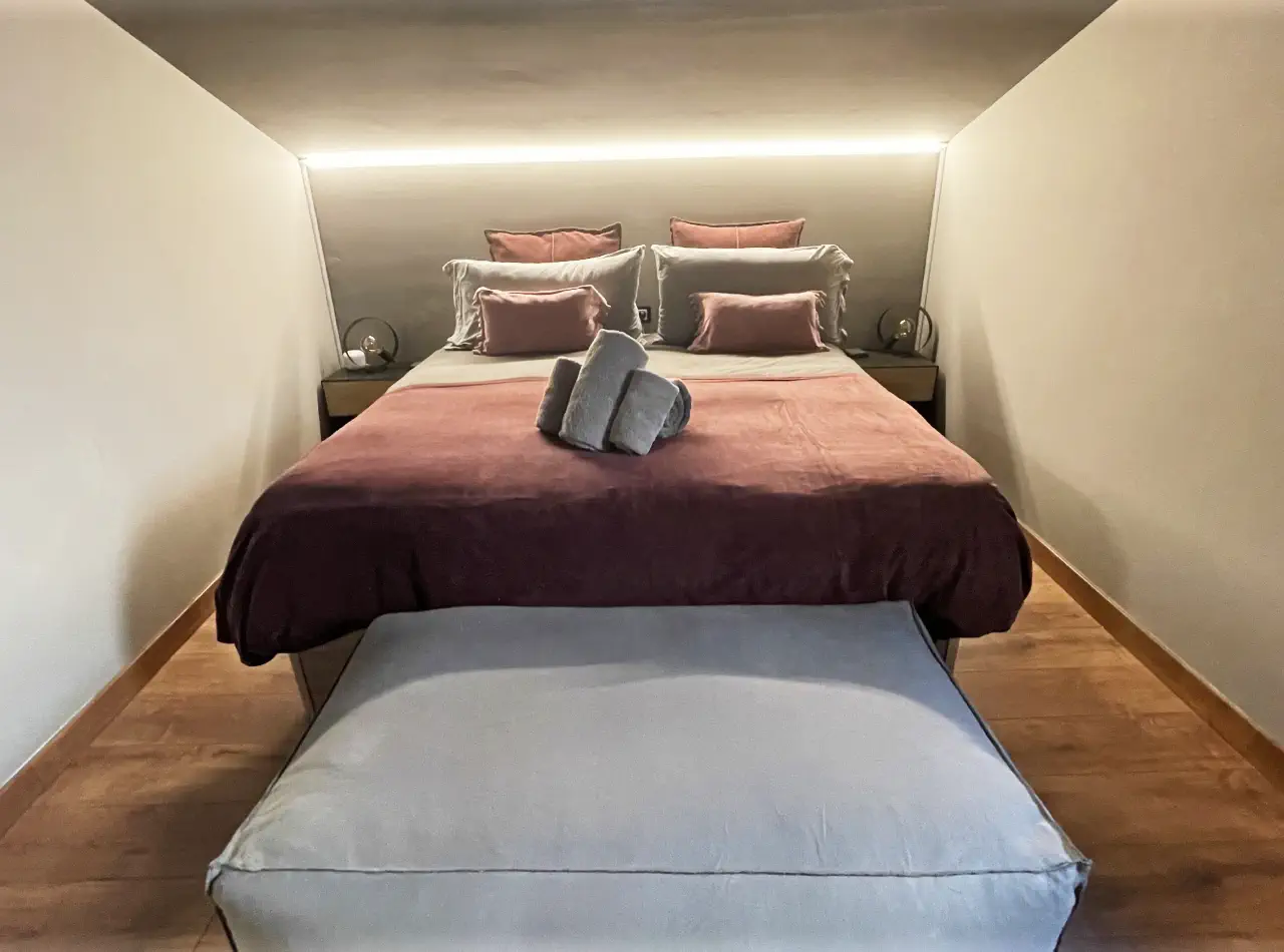 Vacation Rental Apartment, El Tarter by Kokono - bedroom pink