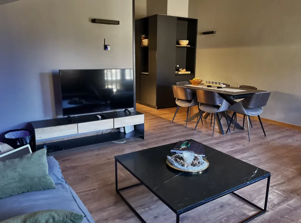 Vacation Rental Apartment, El Tarter by Kokono - living room with dining table